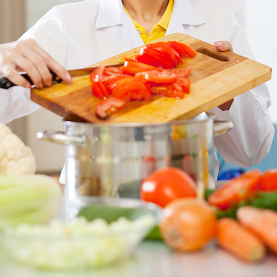 Foto de cozinheira Agência Makom